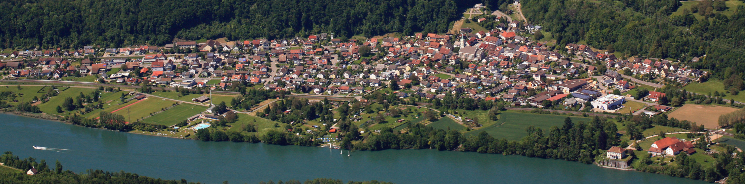 Schwörstadt liegt zwischen Rhein und Dinkelberg.
